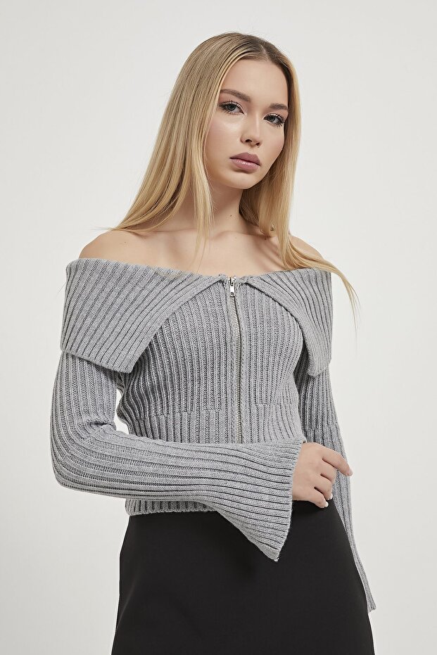 Kadın Devrik Yaka Yırtmaçlı Basic Gri Crop Hırka - 2