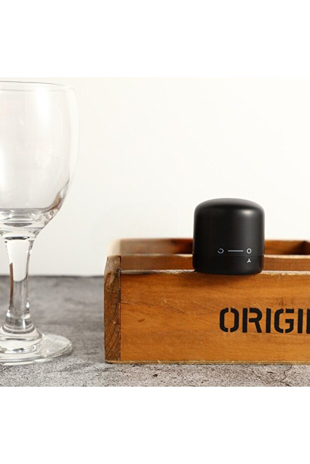 Wine Bottle Seal Cap, Flippy, Rotating, On-Off, Silicone, Reusable, Easy to Store and Use, 3.8 x 3.8 - 2
