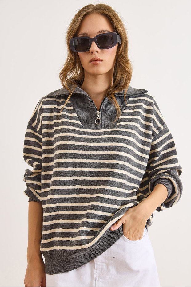 Women's Smoked Stand Collar Zippered Loose Knit Sweater Kzk-19001001