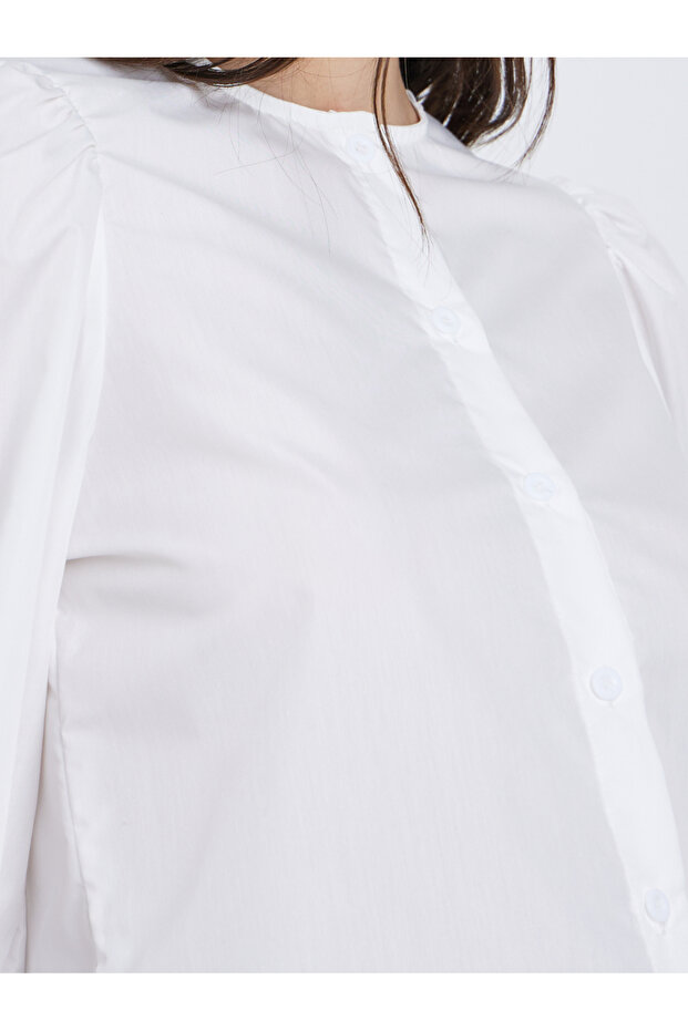 بلوزة سادة بأكمام منفوخة وأزرار - 5