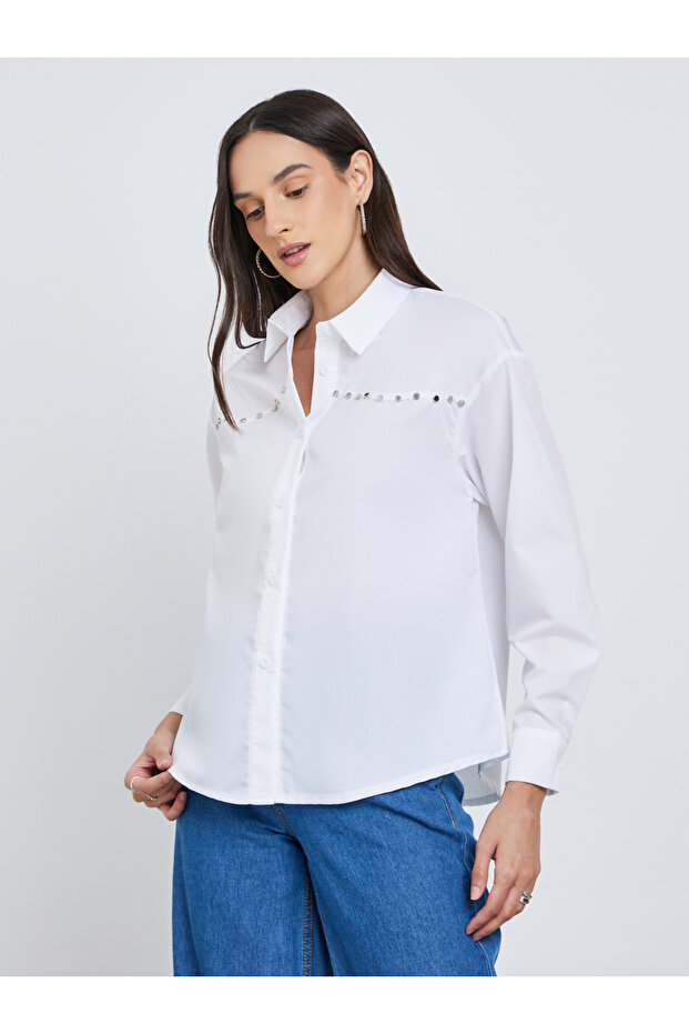 قميص سادة بأزرار وياقة واسعة - 3