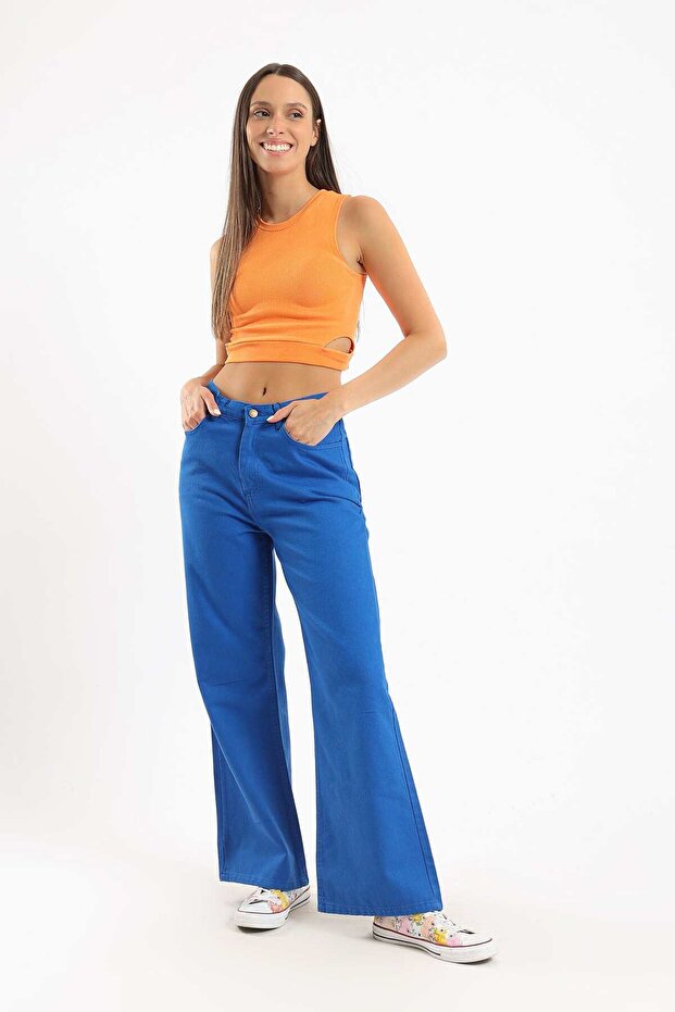 بلوزة كامي مفتوحة من الجانب مع حمالات - 1