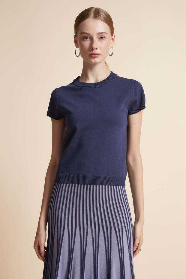 بلوزة سادة بأكمام قصيرة - 7