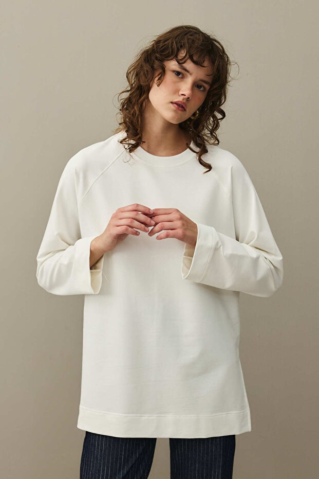 Yırtmaç Detaylı Basic Sweatshirt Ekru - 2