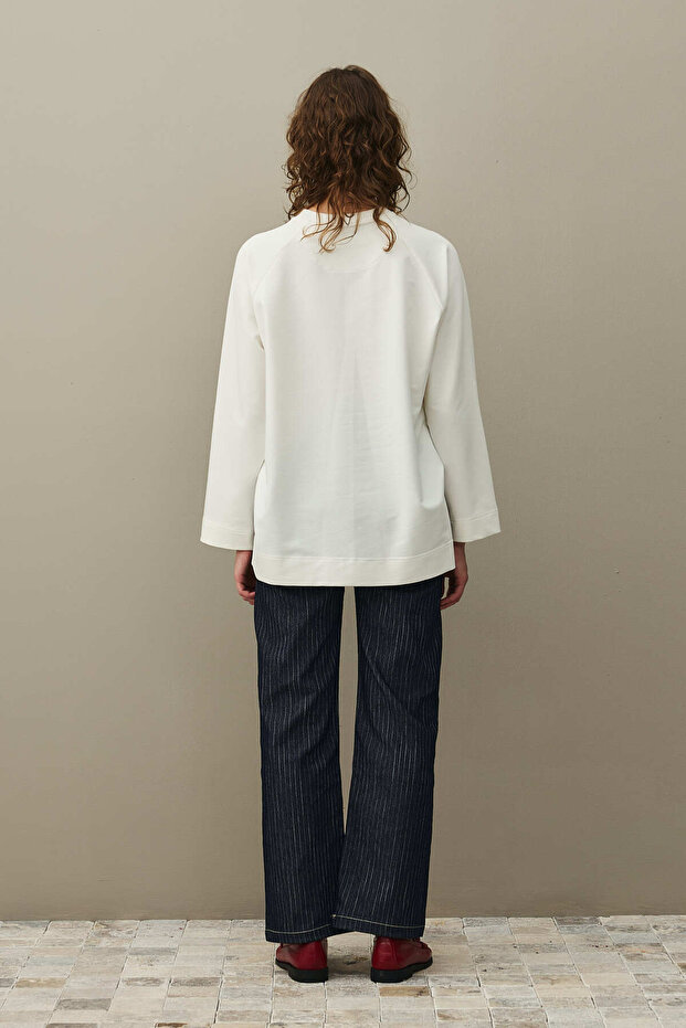 Yırtmaç Detaylı Basic Sweatshirt Ekru - 8