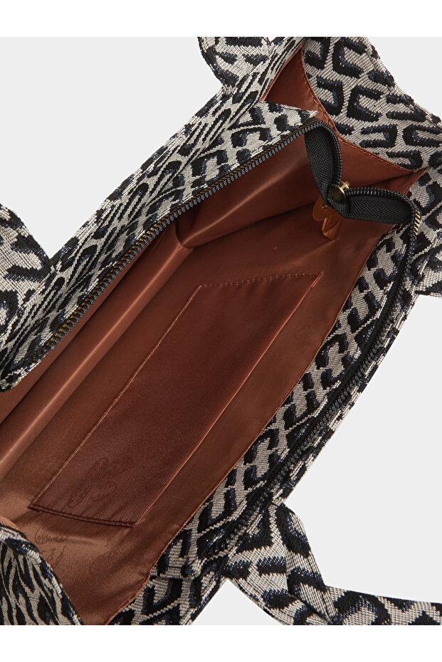 حقيبة تسوق منقوشة باللون الأسود - 5