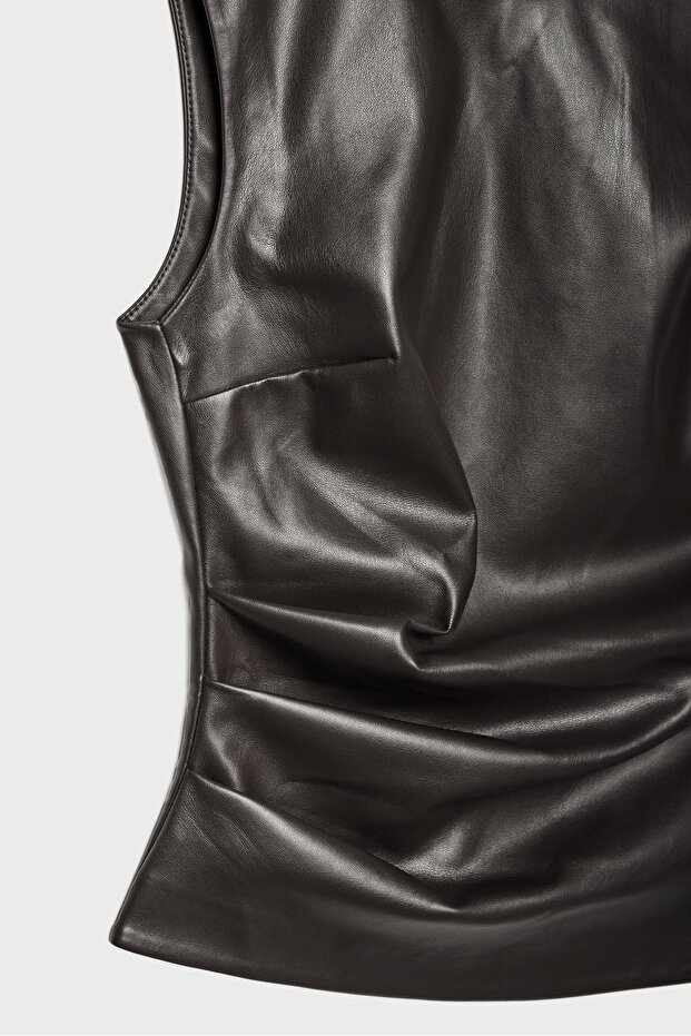 Suni deri kolsuz üst - 8