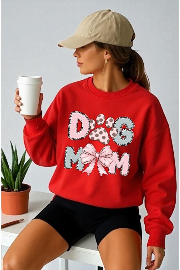سويت شيرت للجنسين بأكمام طويلة مطبوع عليه Dog Mom وياقة على شكل دراجة