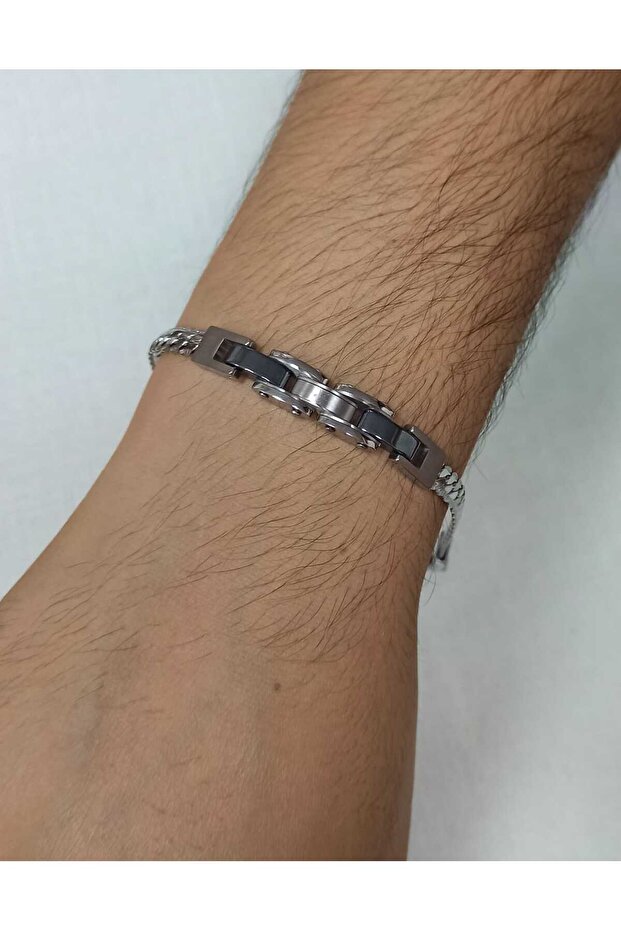 سوار من الفولاذ