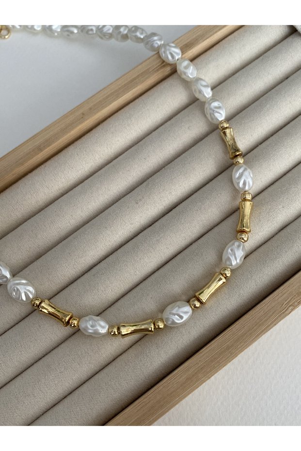 Women's Necklace with Gold Detail and Inlaid Pearls, 40 + 5 cm Extension Chain