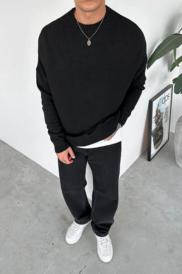 سترة تريكو سوداء أساسية برقبة دائرية - 1