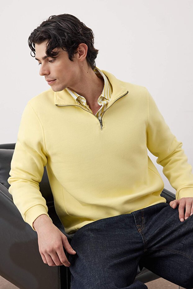 Sarı Regular/Normal Kesim Dik Yaka Fermuarlı Pamuklu Basic İçi Polarlı Sweatshirt TMNAW24SW00041 - 1