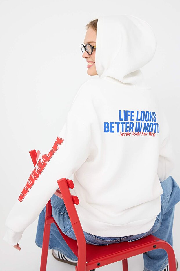 Teen Ekru Oversize/Geniş Kalıp Slogan Baskılı Kalın İçi Polarlı Örme Sweatshirt TWOAW26SW00163 - 1