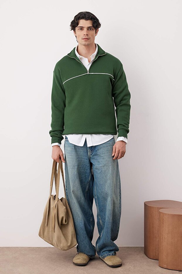 Zümrüt Yeşili Yeni Oversize/Geniş Kesim Dik Yaka Biye Detaylı Sweatshirt TMNAW26SW00002 - 2