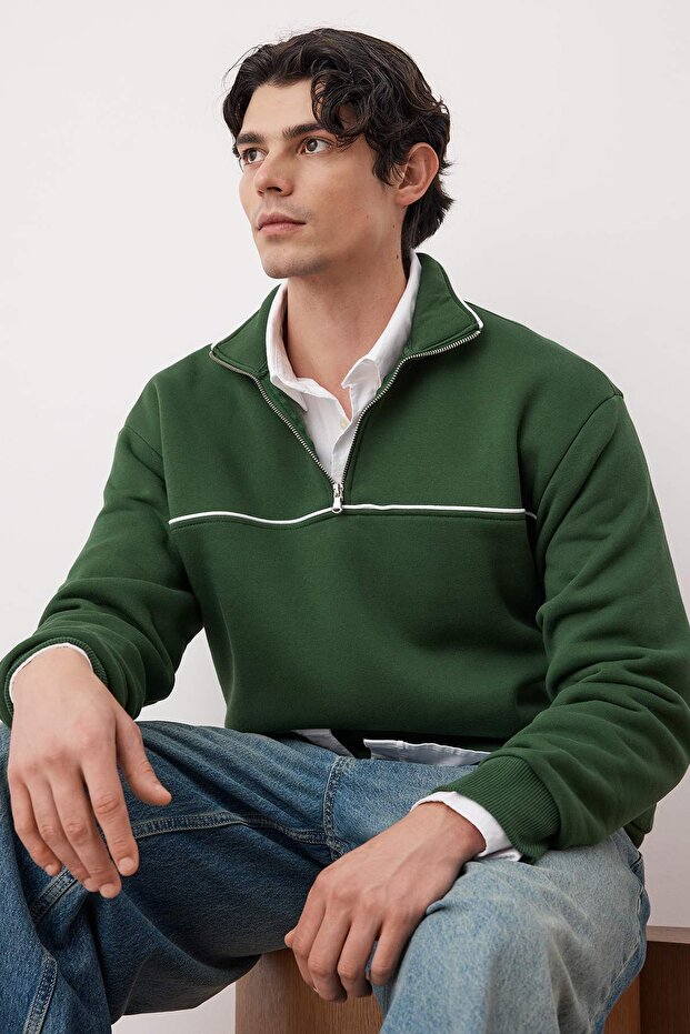 Zümrüt Yeşili Yeni Oversize/Geniş Kesim Dik Yaka Biye Detaylı Sweatshirt TMNAW26SW00002 - 3