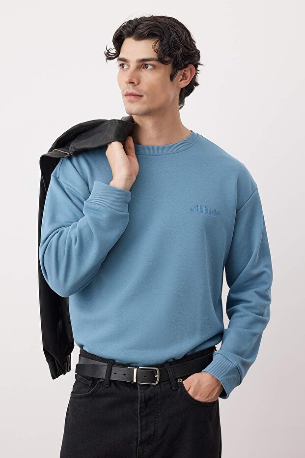 Indigo Oversize/Geniş Kesim Yazı Nakışlı Şardonsuz Sweatshirt TMNAW24SW00039 - 1