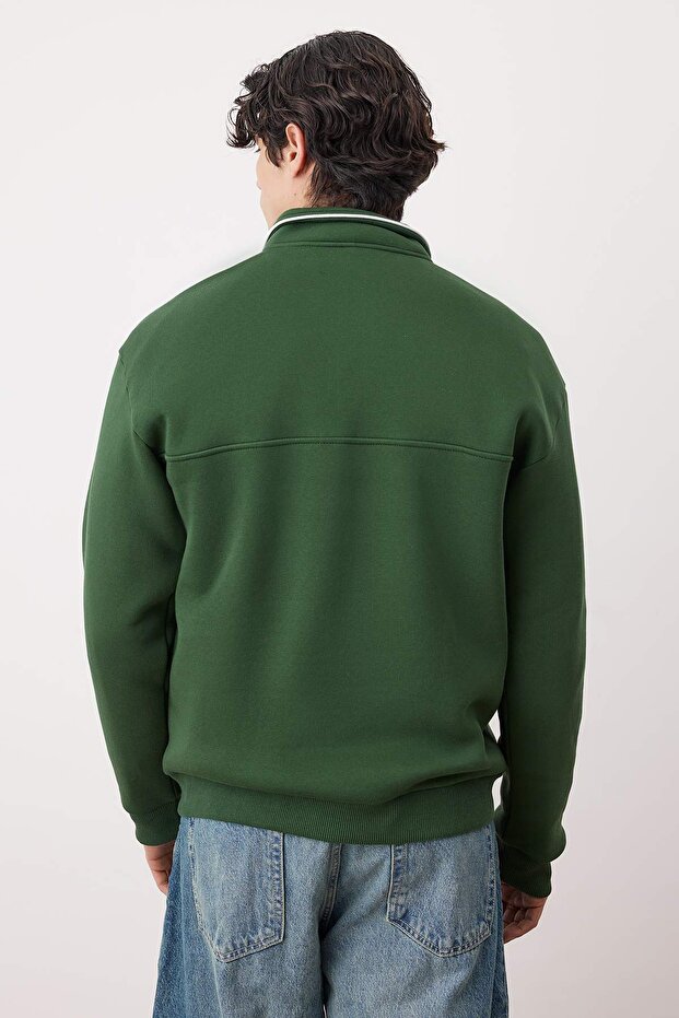 Zümrüt Yeşili Yeni Oversize/Geniş Kesim Dik Yaka Biye Detaylı Sweatshirt TMNAW26SW00002 - 4