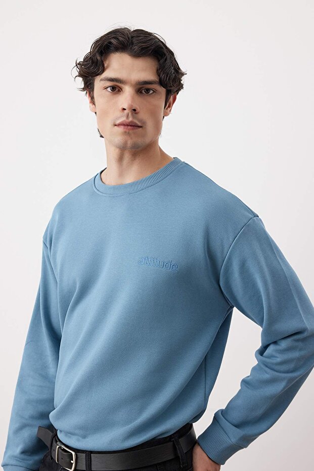 Indigo Oversize/Geniş Kesim Yazı Nakışlı Şardonsuz Sweatshirt TMNAW24SW00039 - 2