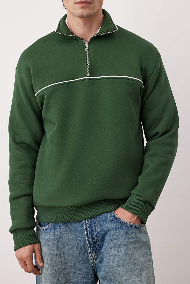 Zümrüt Yeşili Yeni Oversize/Geniş Kesim Dik Yaka Biye Detaylı Sweatshirt TMNAW26SW00002 - 1