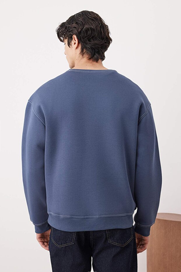 Soluk Indigo Oversize/Geniş Kesim Kontrast Dikiş Detaylı Bisiklet Yaka Sweatshirt TMNAW24SW00011 - 5