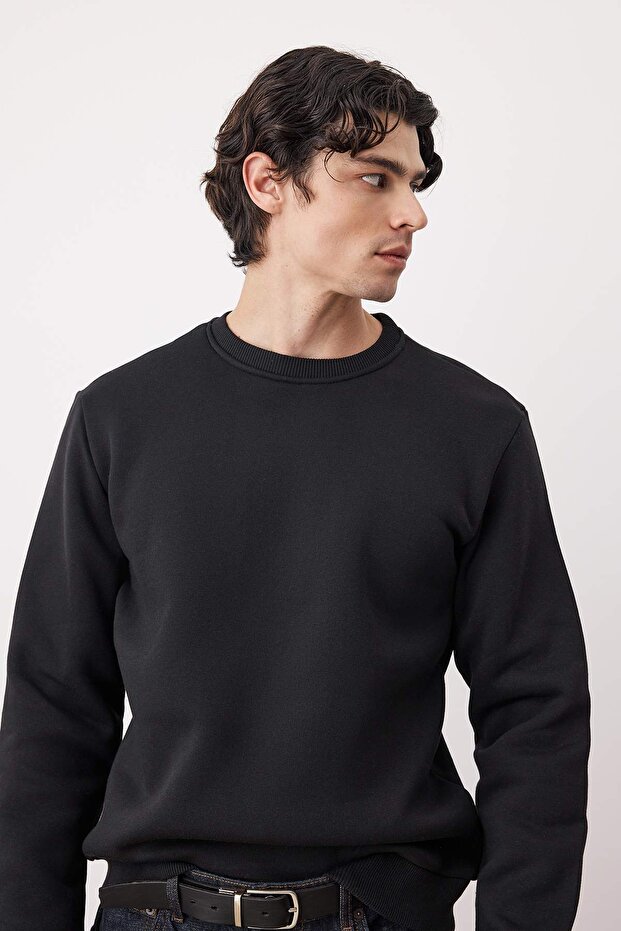 Siyah Regular/Normal Kesim Bisiklet Yaka Kalın/İçi Şardonlu Sweatshirt TMNAW26SW00018 - 1