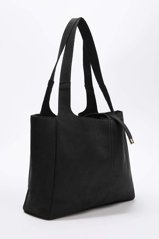 Czarna zamszowa torebka damska typu tote z detalami wiązanymi TAKAW26OC00025 - 2