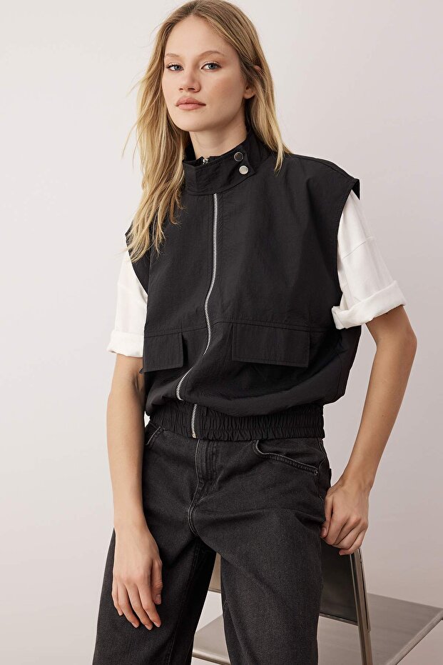 Siyah Oversize Kalıp Fermuarlı İnce YelekTWOAW26YE00022 - 3
