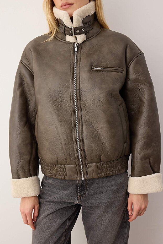 Füme Oversize Kalıp Peluş Detaylı Suni Deri Bomber Ceket Mont TWOAW26MO00010 - 3