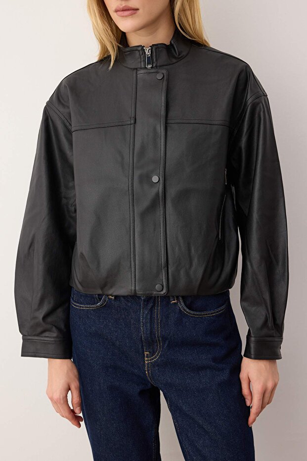 Siyah Oversize Kalıp Suni Deri İnce Ceket Mont TWOAW26MO00034 - 4