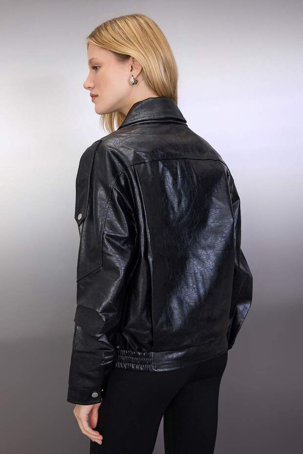 Siyah Regular Kalıp Suni Deri Parlak Biker İnce Ceket Mont TWOAW26MO00064 - 5