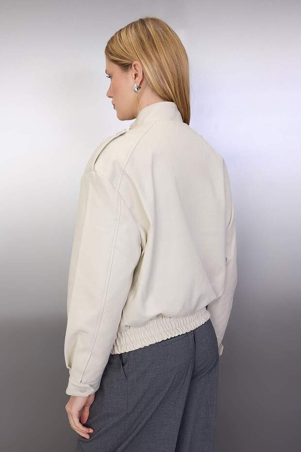 Ekru Oversize Kalıp Suni Deri Bomber İnce Ceket Mont TWOAW26MO00001 - 5
