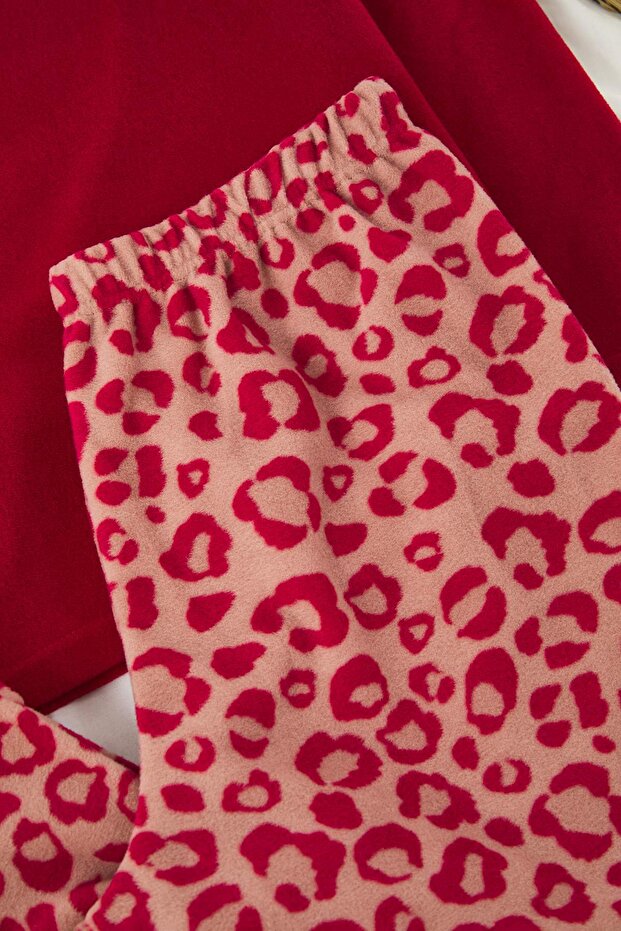 Kırmızı Leopar Desenli Polar Kışlık Örme Pijama Takımı TBBAW26AI00018 - 4