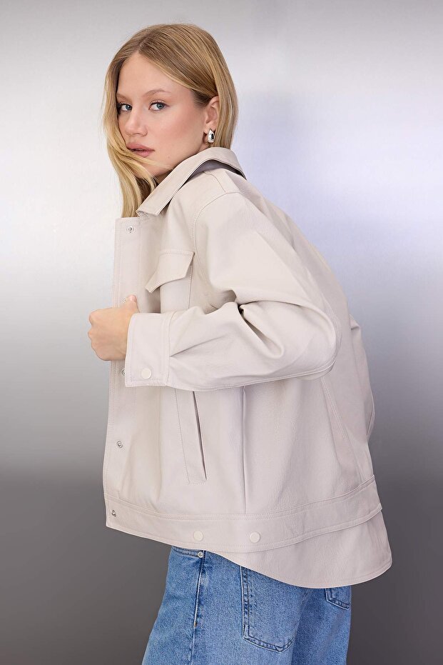 Ekru Oversize Kalıp Etek Ucu Çıkarılabilir Suni Deri İnce Ceket Mont TWOAW26MO00068 - 4