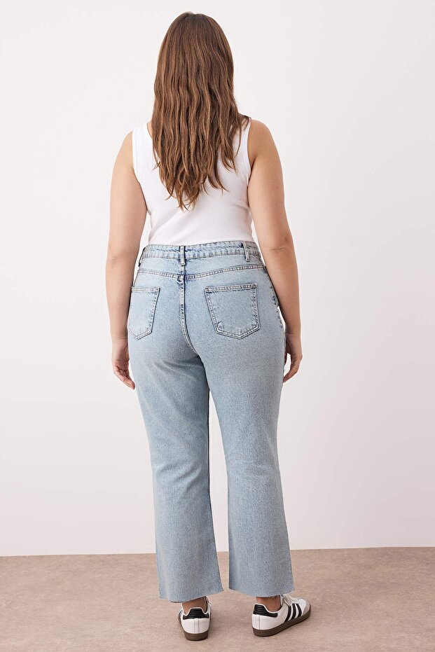 Açık Mavi Paçası Kesikli Yüksek Bel Straight Fit Büyük Beden Jeans TBBAW26CJ00039 - 4