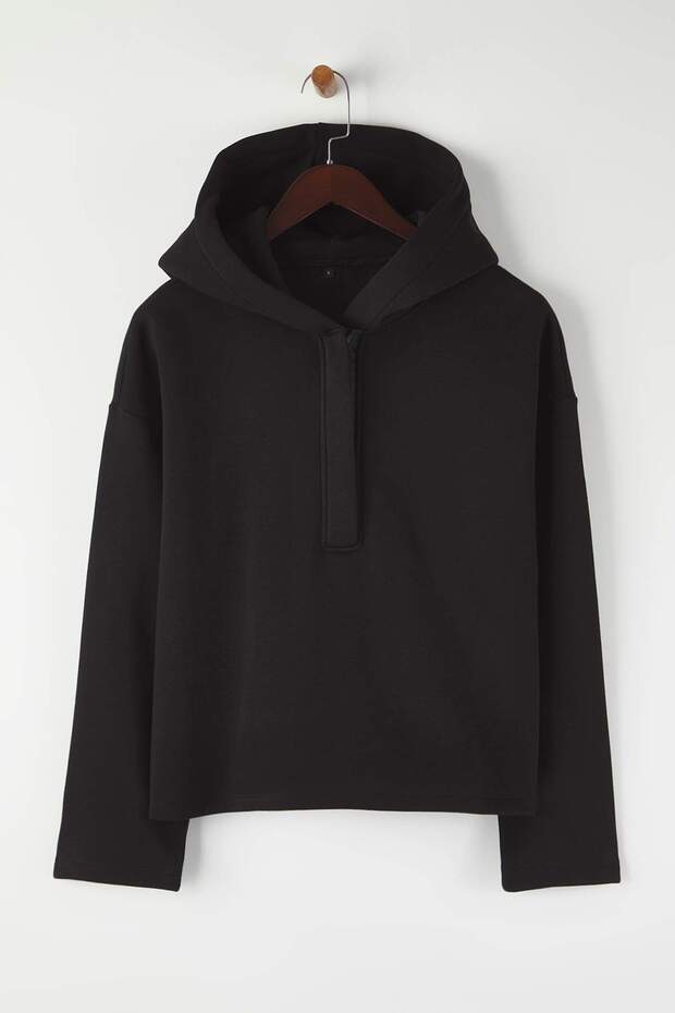 Siyah Kalın İçi Polarlı Yarım Pat Fermuarlı Oversize Kapüşonlu Örme Sweatshirt TWOAW26SW00060 - 5