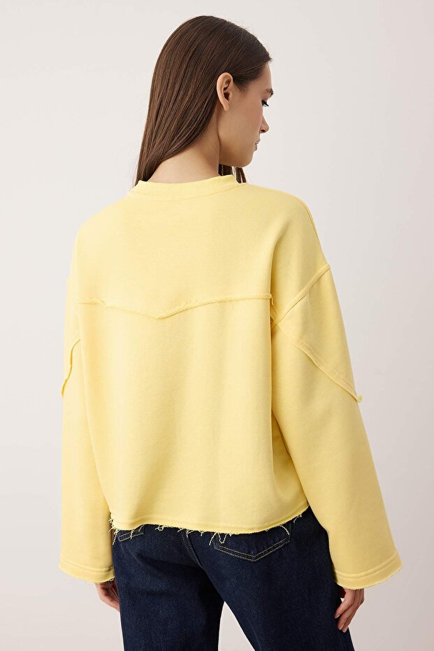Açık Sarı Kalın Şardonsuz İspanyol Kol Dikiş Detaylı Relaxed Örme Sweatshirt TWOAW26SW00110 - 4