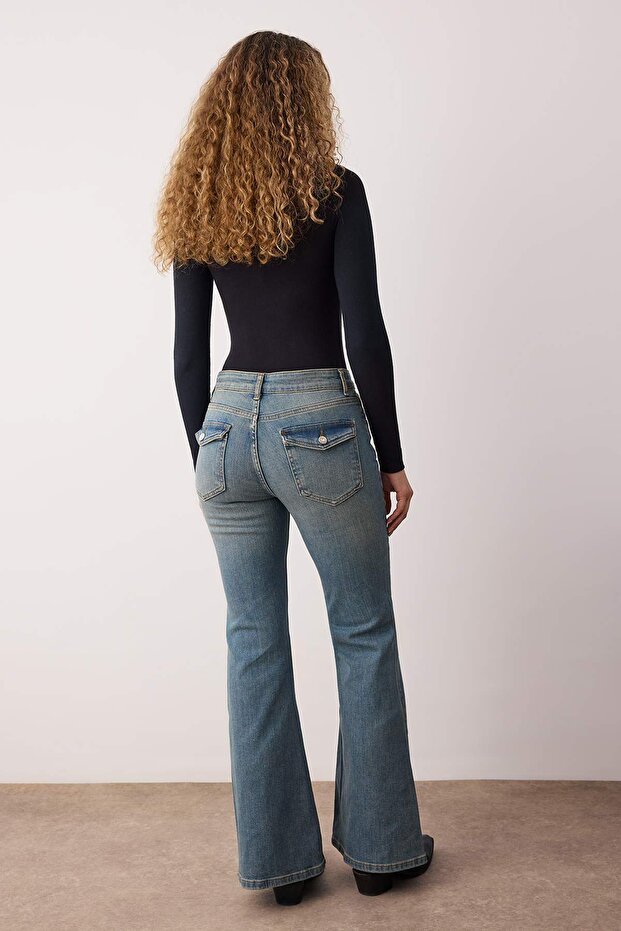 Mavi Normal Bel Comfort/Esnek Arka Cep Detaylı Flare Bootcut Jeans TWOAW26JE00130 - 4