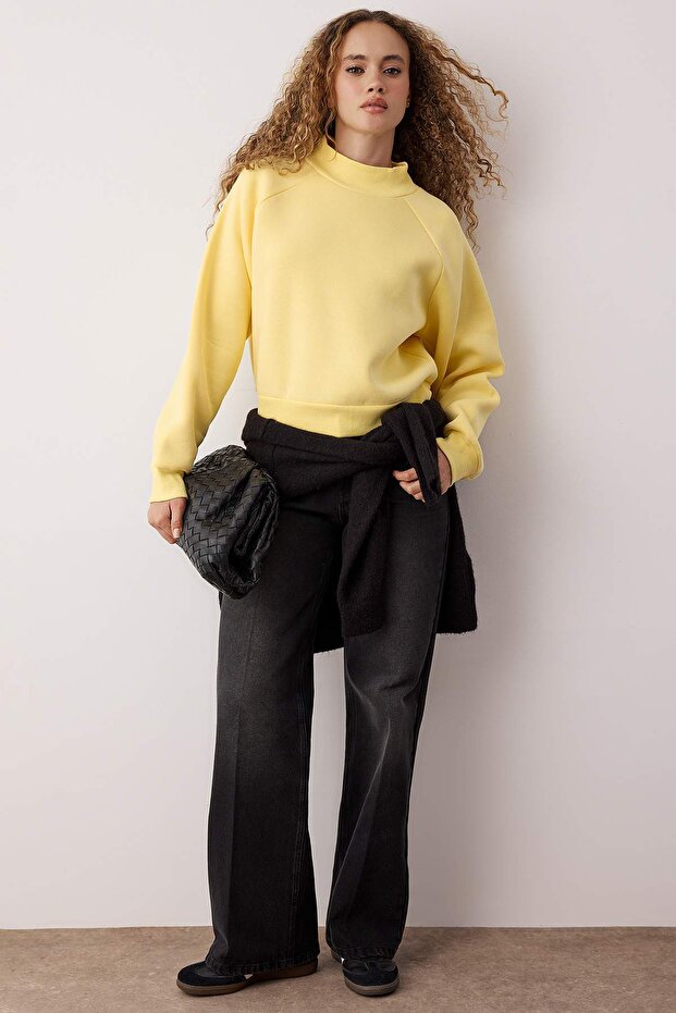 Açık Sarı Reglan Kollu Oversize/Geniş Kalıp Kalın İçi Polarlı Örme Sweatshirt TWOAW26SW00150 - 2