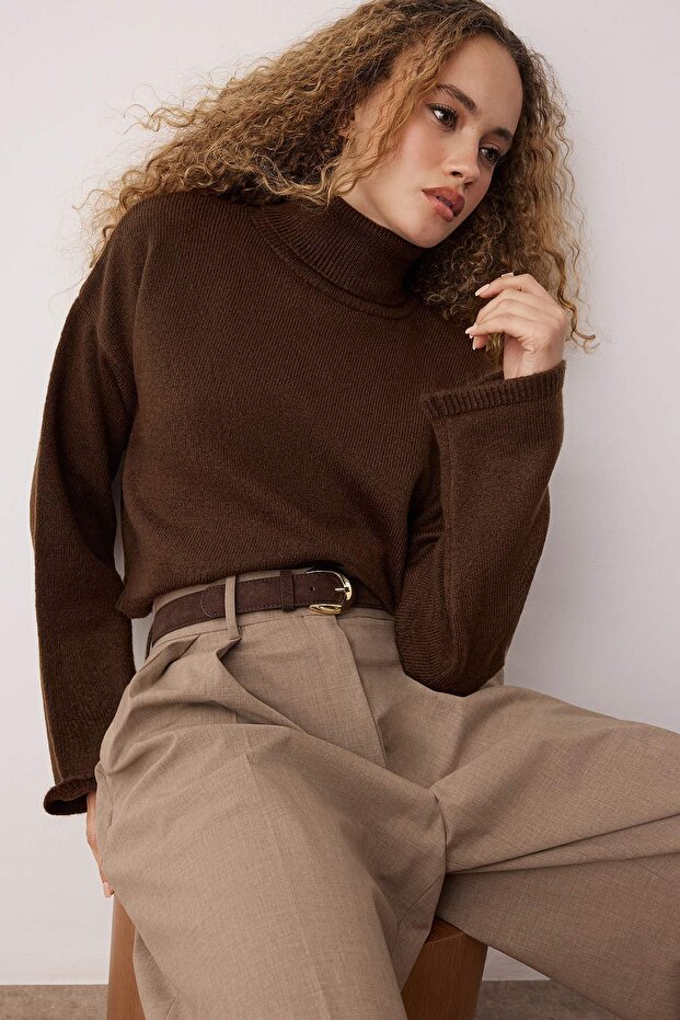 Kahverengi Wardrobe Essentials Geniş Kalıp Yumuşak Dokulu Crop/Kısa Triko Kazak TWOAW26KZ00113