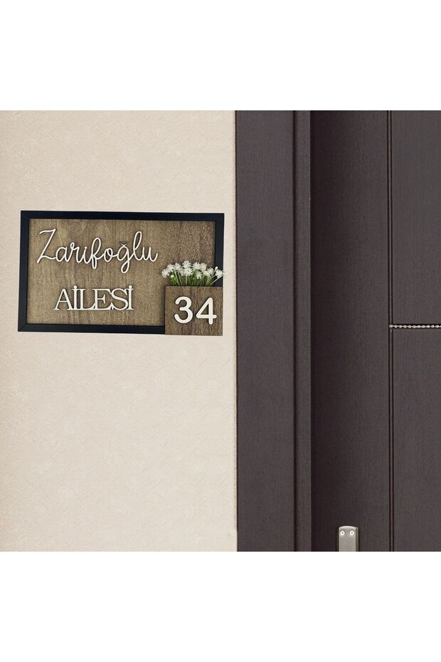 Kişiye Özel Ahşap Çerçeveli Aile İsmi ve Kapı Numarası Tabelası – Dekoratif Kapı Süsü - 1