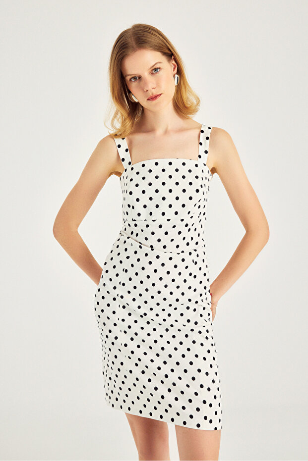 فستان بحزام بنمط نقاط - 3