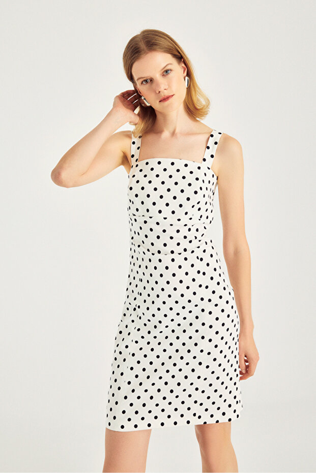 فستان بحزام بنمط نقاط - 1