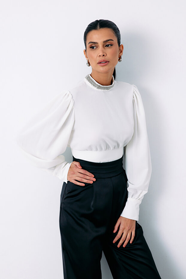 بلوزة إكسسوارات بياقة - إكرو - 3