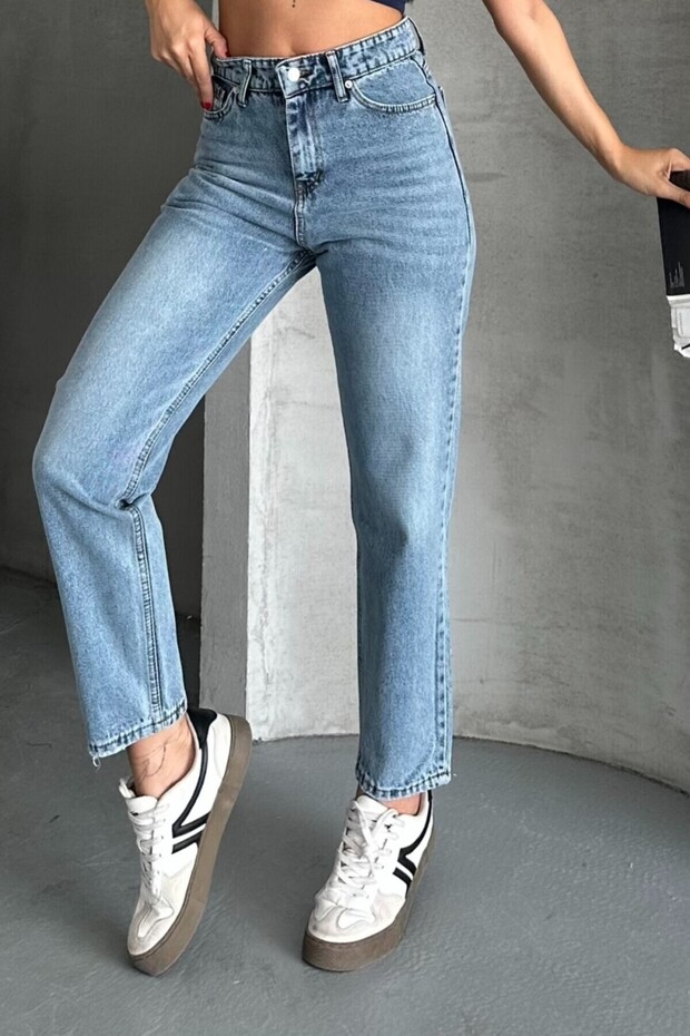 Mom fit jeans