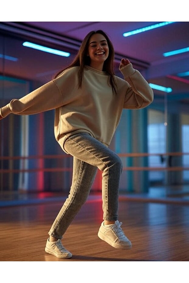 سويت شيرت أساسي بياقة دائرية باللون البيج - 5