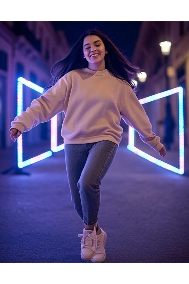 سويت شيرت أساسي بياقة دائرية باللون البيج - 6