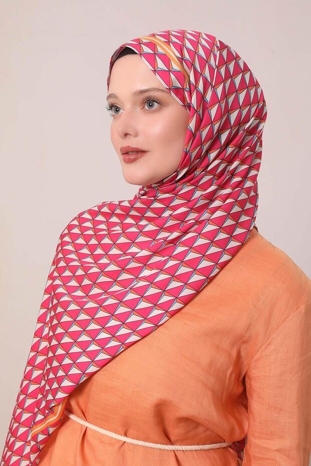 شال نادي بنمط مثلث فوشيا - 3