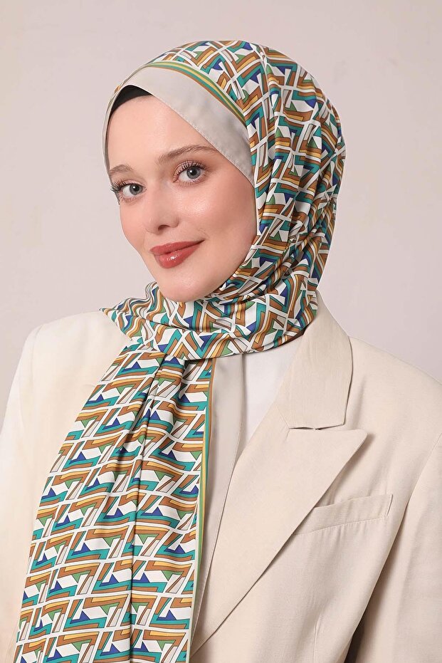 شال نادي بنمط متعرج باللون البيج - 3