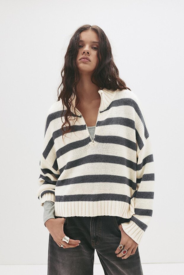 Çizgili dik yaka fermuarlı kazak - 2