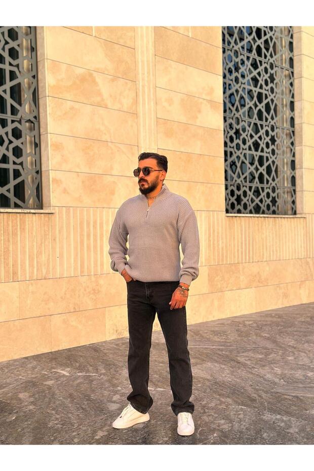 Oversize Zippered Knitted Sweater